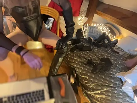 Snapshot of alexheels_boots chatting on April 2026 07:14:01 AM alexheels boots online show from April 2026 07:14:01 AM