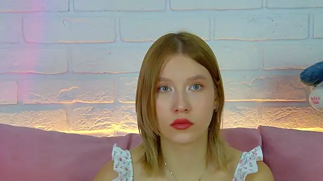 LiliLinn online show from October 2025 04:42:01 AM