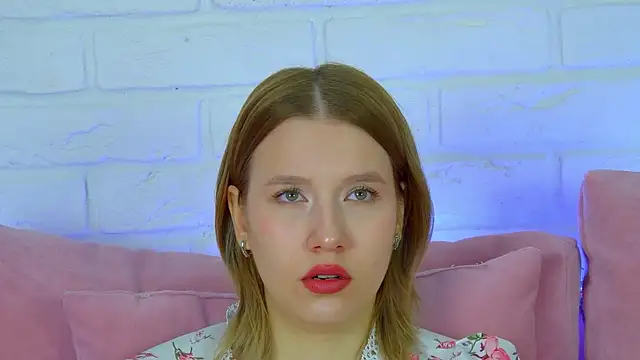 LiliLinn online show from October 2025 04:43:02 AM