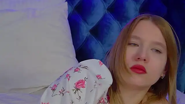 LiliLinn online show from November 2025 04:39:02 AM