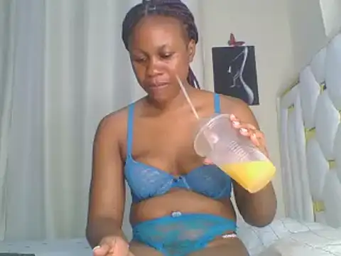 Snapshot of sweetlove05 chatting on January 2025 12:15:02 AM sweetlove05 online show from January 2025 12:15:02 AM