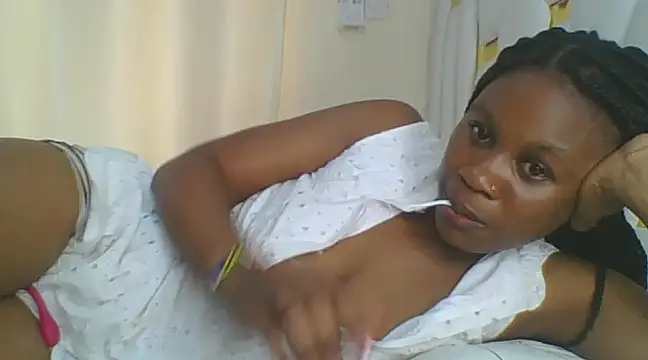 Snapshot of sweetlove05 chatting on March 2025 05:54:01 AM sweetlove05 online show from March 2025 05:54:01 AM