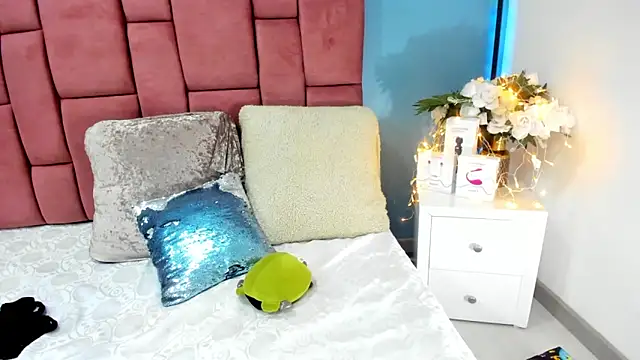 NinaInk online show from February 2025 11:43:02 AM