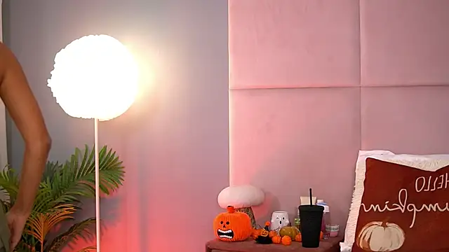 AlmaLuv online show from November 2025 04:55:01 AM