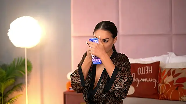 AlmaLuv online show from November 2025 04:48:02 AM