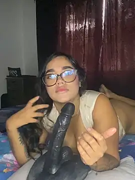Snapshot of ElaEndez_ chatting on April 2026 08:33:01 PM ElaEndez online show from April 2026 08:33:01 PM