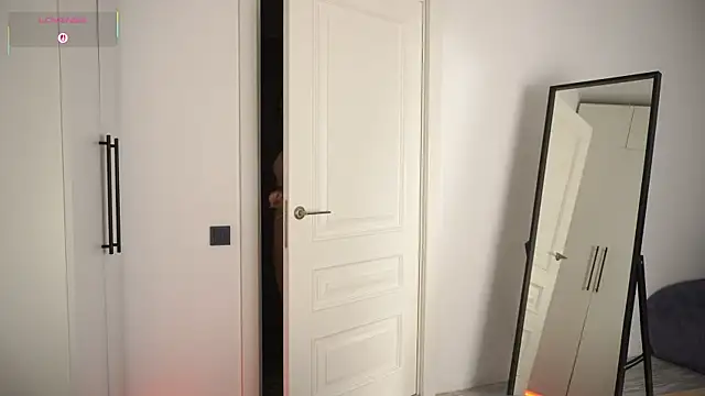 Snapshot of GlamourNova chatting on October 2025 08:40:02 PM GlamourNova online show from October 2025 08:40:02 PM