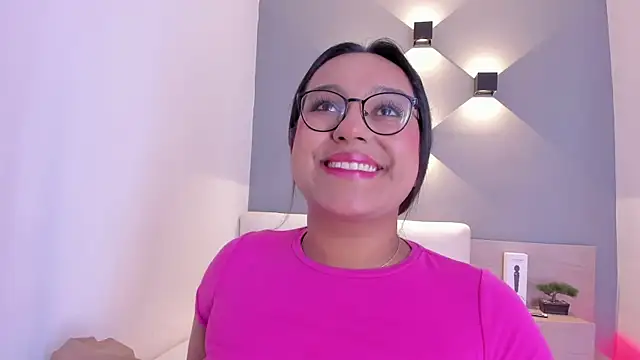 Snapshot of ellamontoya chatting on January 2025 04:36:02 AM ellamontoya online show from January 2025 04:36:02 AM