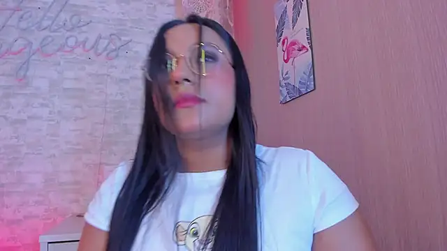 Snapshot of ellamontoya chatting on February 2025 04:17:02 AM ellamontoya online show from February 2025 04:17:02 AM