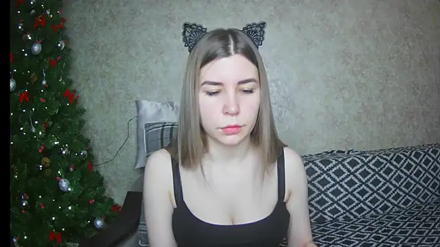 Snapshot of ElllaNuar chatting on January 2025 01:20:02 AM ElllaNuar online show from January 2025 01:20:02 AM