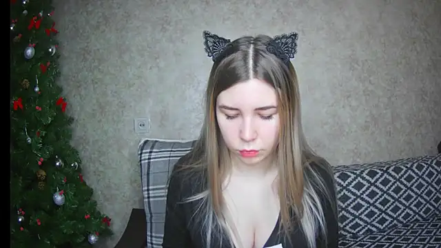 Snapshot of ElllaNuar chatting on January 2025 01:22:02 AM ElllaNuar online show from January 2025 01:22:02 AM