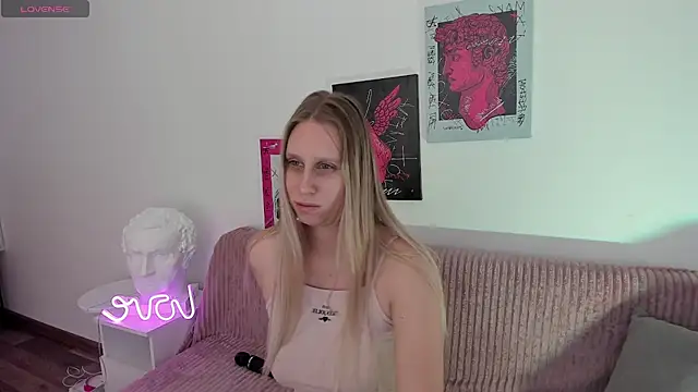 Snapshot of miissblonde chatting on January 2025 05:19:02 AM miissblonde online show from January 2025 05:19:02 AM
