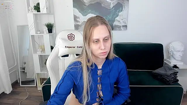 Snapshot of miissblonde chatting on March 2025 02:52:01 AM miissblonde online show from March 2025 02:52:01 AM