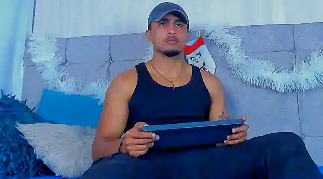 Mateo Reales online show from December 2024 03:29:02 AM