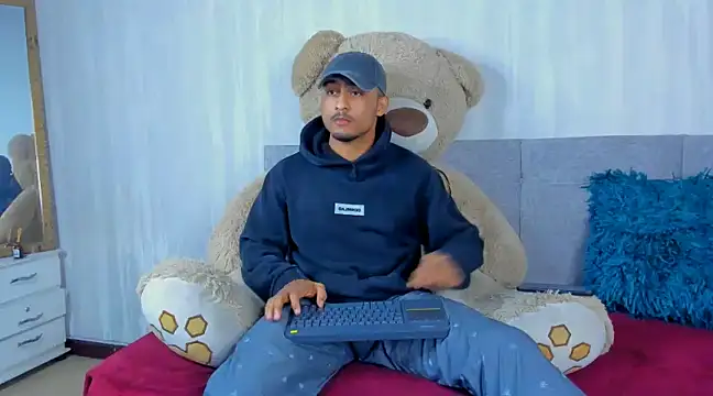 Mateo Reales online show from January 2025 04:23:02 AM