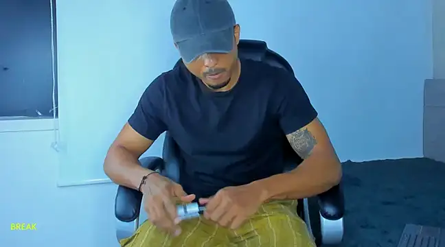 Mateo Reales online show from January 2025 04:37:02 AM