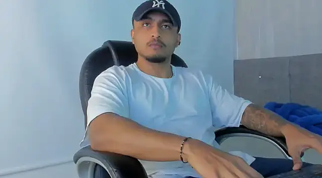 Mateo Reales online show from March 2025 02:20:02 AM