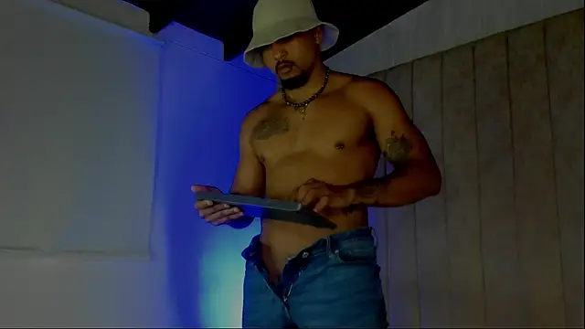 Mateo Reales online show from December 2025 08:14:02 PM