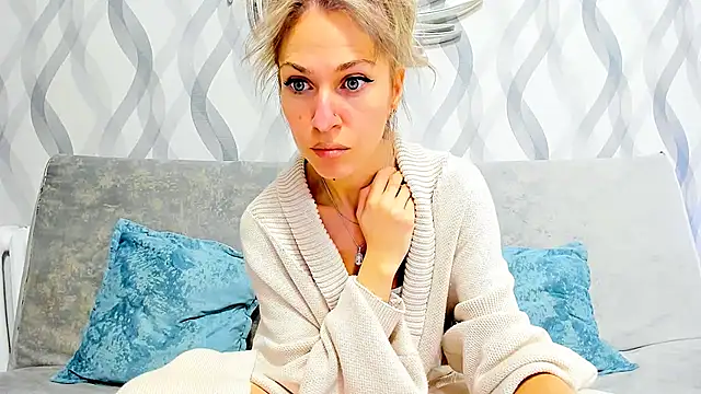 Mona Cruz online show from February 2025 02:43:02 PM