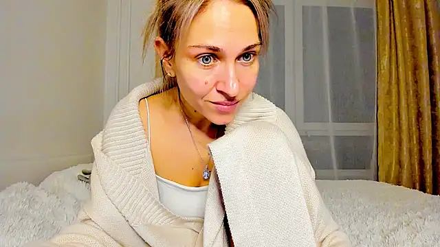 Mona Cruz online show from March 2025 09:45:01 PM