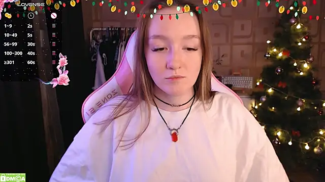 MoonlishSiren online show from December 2024 06:12:02 PM