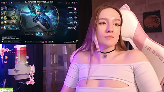 MoonlishSiren online show from February 2025 01:25:01 AM