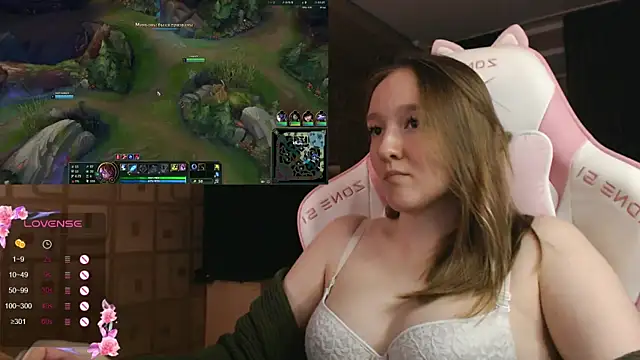 MoonlishSiren online show from September 2025 07:03:01 PM