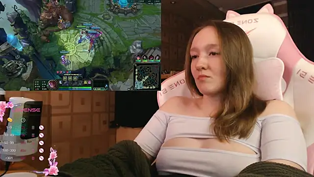 MoonlishSiren online show from September 2025 08:32:02 PM