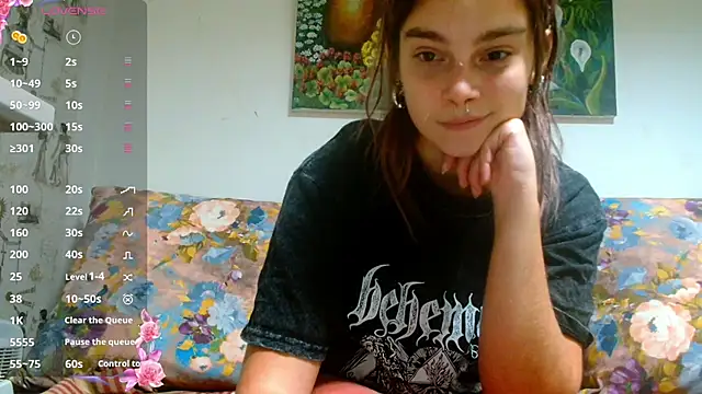 Snapshot of Sophie_Bell chatting on December 2024 07:01:01 PM Sophie Bell online show from December 2024 07:01:01 PM