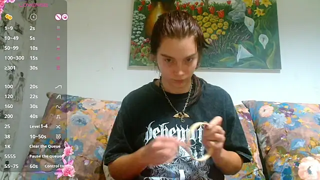 Snapshot of Sophie_Bell chatting on December 2024 05:54:01 PM Sophie Bell online show from December 2024 05:54:01 PM