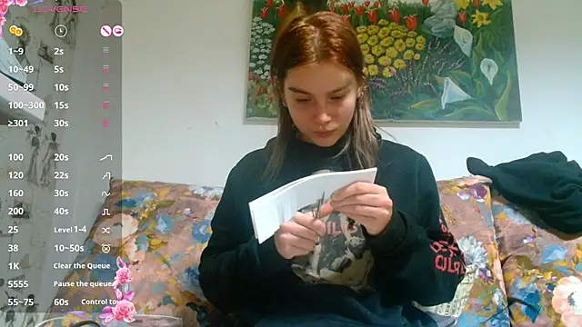 Snapshot of Sophie_Bell chatting on December 2024 08:12:02 PM Sophie Bell online show from December 2024 08:12:02 PM