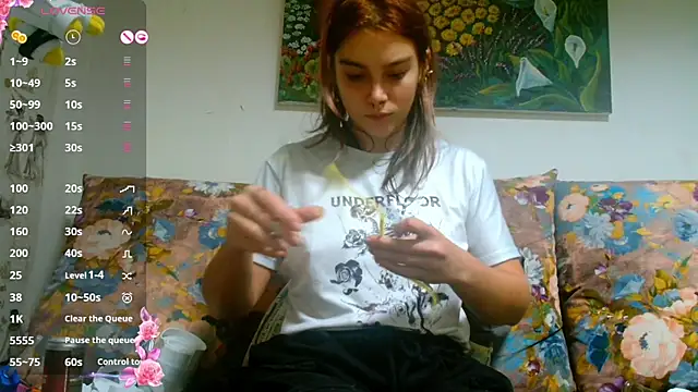 Snapshot of Sophie_Bell chatting on December 2024 07:38:02 PM Sophie Bell online show from December 2024 07:38:02 PM