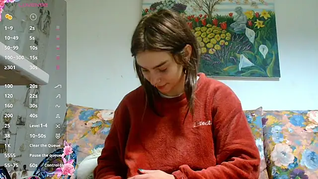 Snapshot of Sophie_Bell chatting on January 2025 05:37:02 PM Sophie Bell online show from January 2025 05:37:02 PM