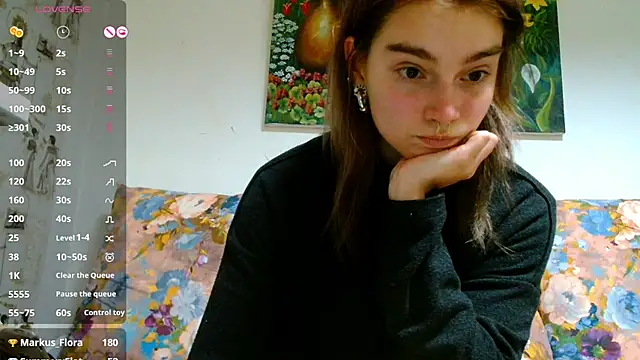 Snapshot of Sophie_Bell chatting on January 2025 09:09:02 PM Sophie Bell online show from January 2025 09:09:02 PM