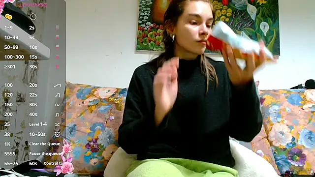 Snapshot of Sophie_Bell chatting on January 2025 05:30:01 PM Sophie Bell online show from January 2025 05:30:01 PM