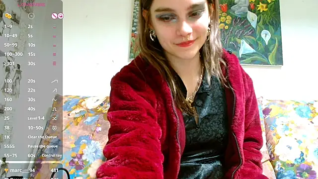 Snapshot of Sophie_Bell chatting on January 2025 08:41:01 PM Sophie Bell online show from January 2025 08:41:01 PM