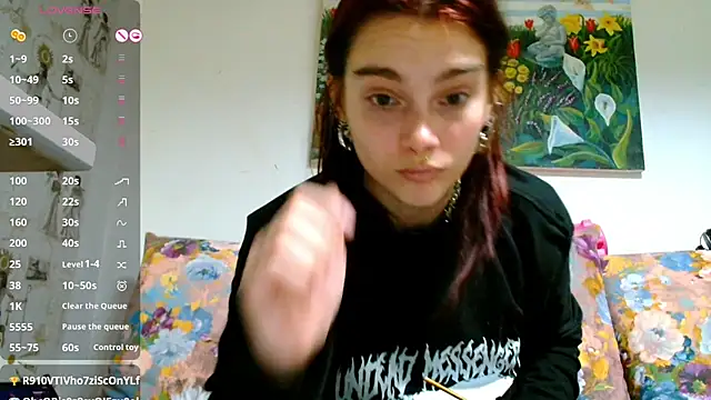 Snapshot of Sophie_Bell chatting on January 2025 08:25:01 PM Sophie Bell online show from January 2025 08:25:01 PM