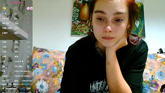 Snapshot of Sophie_Bell chatting on January 2025 06:10:02 PM Sophie Bell online show from January 2025 06:10:02 PM