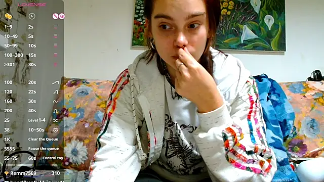 Snapshot of Sophie_Bell chatting on February 2025 09:19:01 PM Sophie Bell online show from February 2025 09:19:01 PM