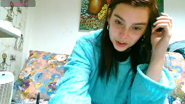 Snapshot of Sophie_Bell chatting on March 2025 09:25:02 PM Sophie Bell online show from March 2025 09:25:02 PM