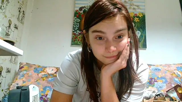 Snapshot of Sophie_Bell chatting on March 2025 05:31:02 PM Sophie Bell online show from March 2025 05:31:02 PM
