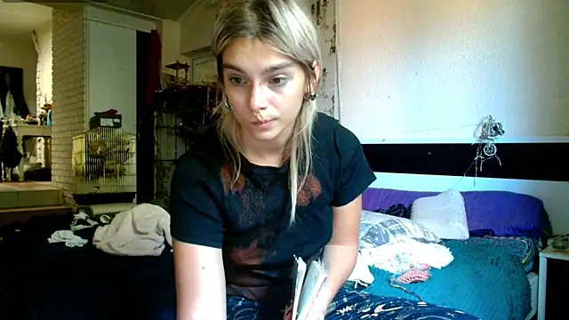 Snapshot of Sophie_Bell chatting on September 2025 09:53:02 AM Sophie Bell online show from September 2025 09:53:02 AM