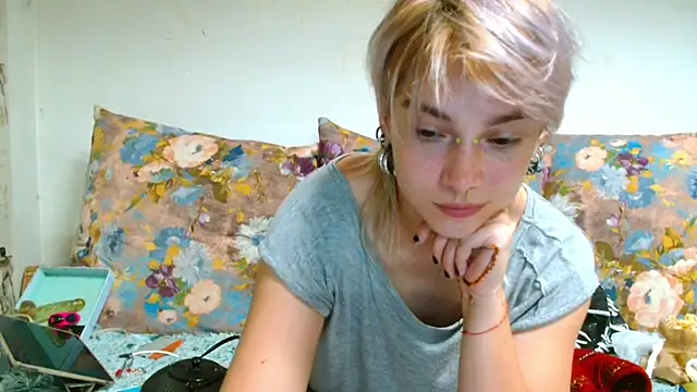 Snapshot of Sophie_Bell chatting on July 2026 07:31:01 PM Sophie Bell online show from July 2026 07:31:01 PM
