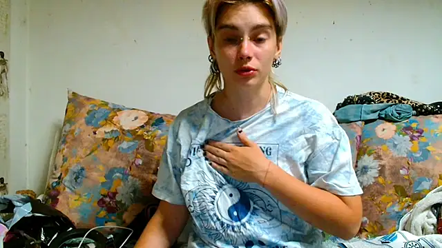 Snapshot of Sophie_Bell chatting on July 2026 11:00:01 PM Sophie Bell online show from July 2026 11:00:01 PM