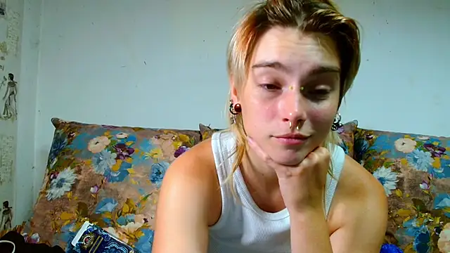 Snapshot of Sophie_Bell chatting on August 2026 10:52:02 PM Sophie Bell online show from August 2026 10:52:02 PM
