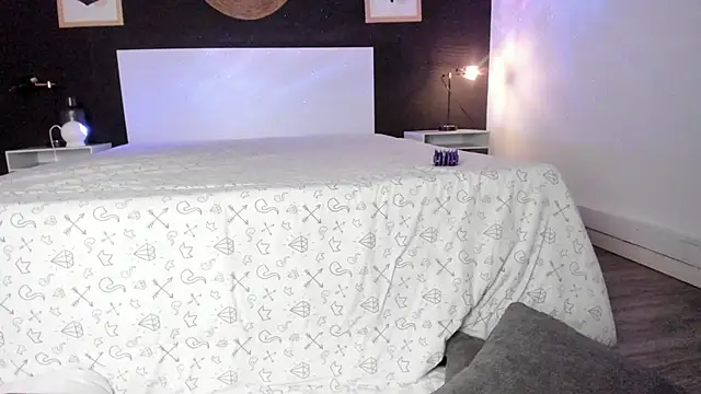 VioletPaket online show from January 2025 08:39:01 PM