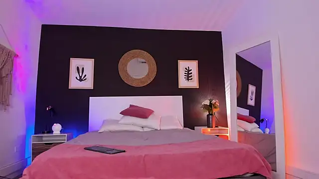 VioletPaket online show from September 2025 01:34:02 PM