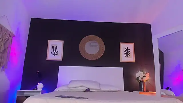 VioletPaket online show from October 2025 11:43:02 AM