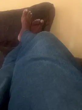 Snapshot of DManL chatting on December 2025 06:52:02 AM DManL online show from December 2025 06:52:02 AM