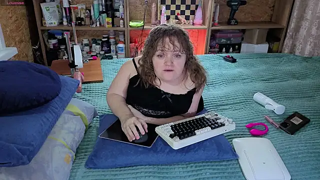 Snapshot of MiniNatalie chatting on November 2025 06:34:02 AM MiniNatalie online show from November 2025 06:34:02 AM